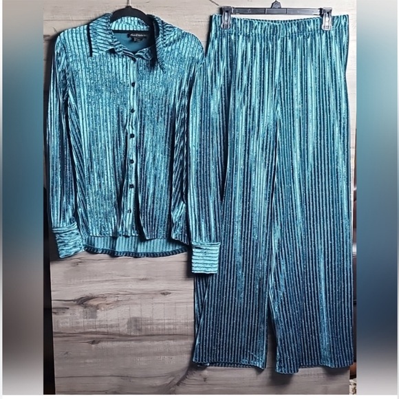 HOUSE OF HARLOW Metallic Blue Pants - Picture 4 of 4